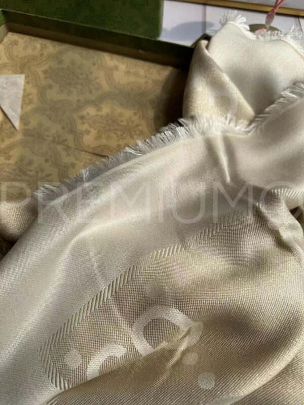 Gucci палантин PR539227 9