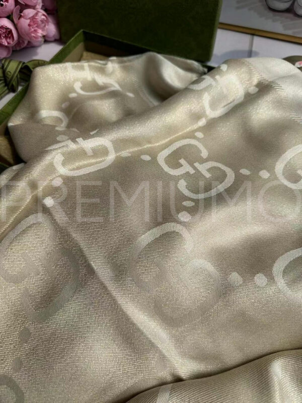 Gucci палантин PR539227 5