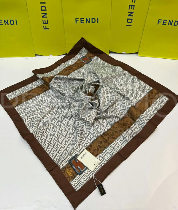 Fendi платок PR905155