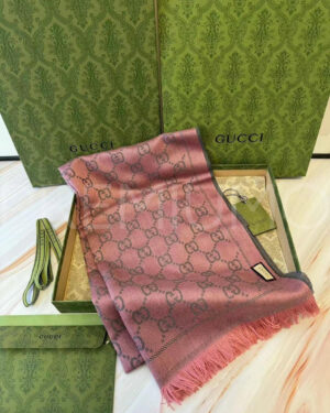 Gucci палантин PR598009