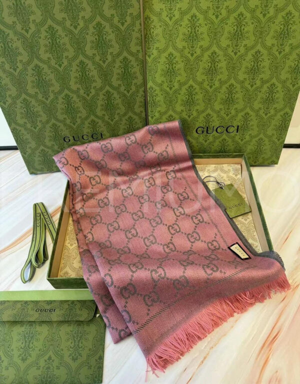 Gucci палантин PR598009