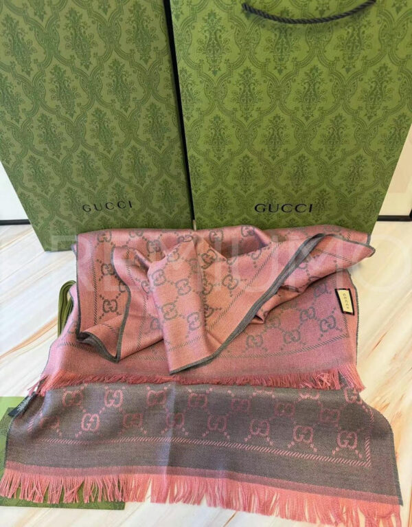 Gucci палантин PR598009 9
