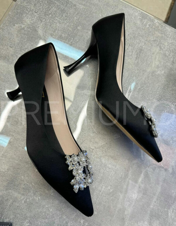 Roger Vivier RV Bouquet Strass Buckle Pumps in Satin туфли PR772171 9