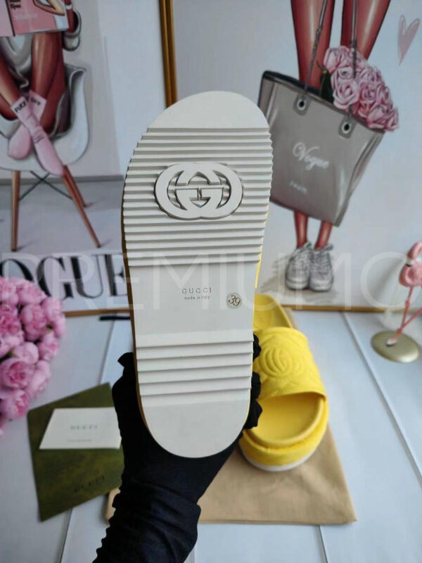 Gucci шлепанцы PR811136 9