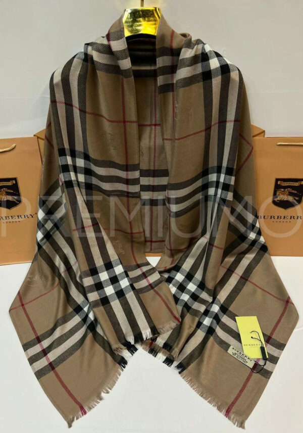 Burberry палантин PR225197