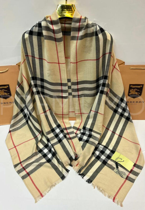 Burberry палантин PR871870