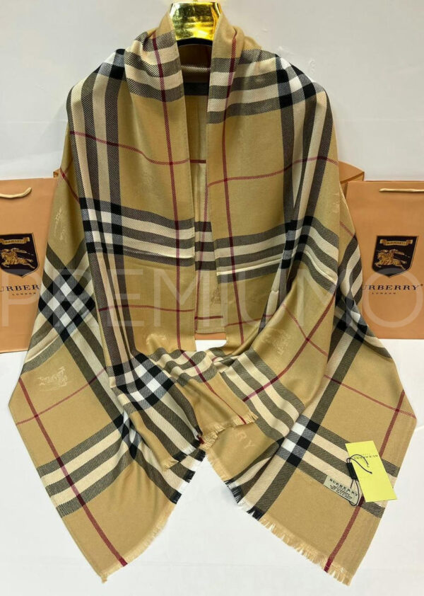 Burberry палантин PR812342