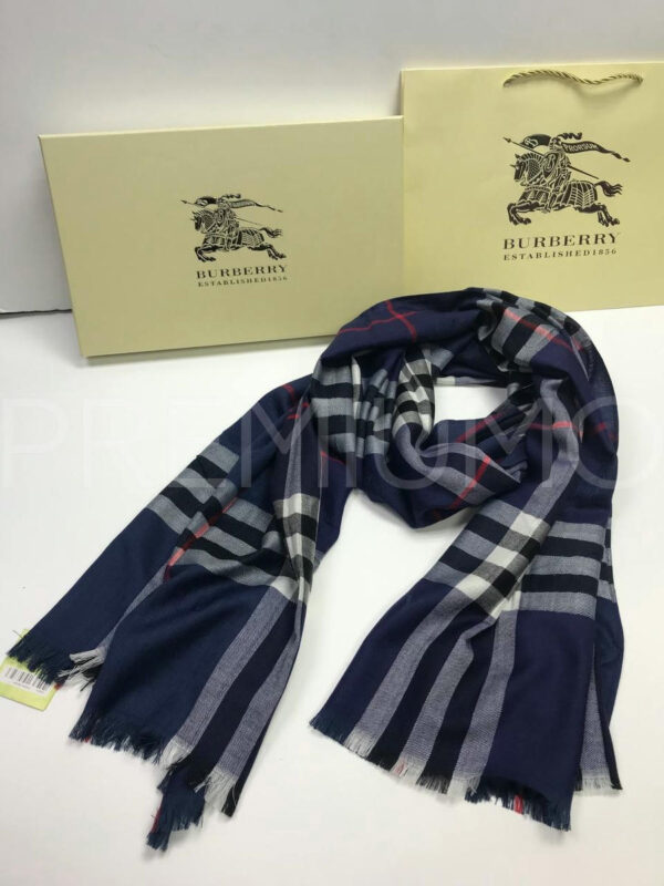 Burberry палантин PR164097