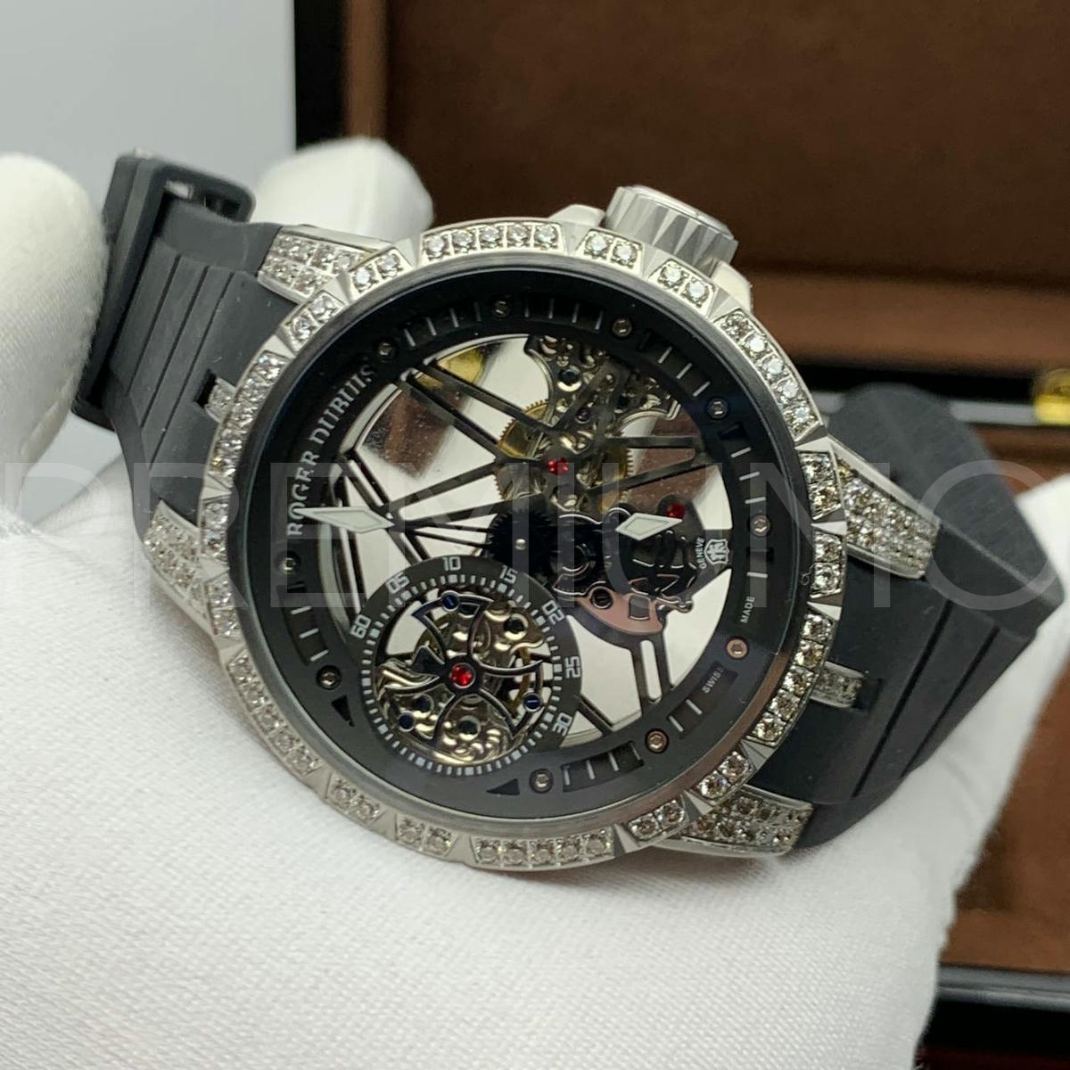 Roger Dubuis часы PR933581 11 Roger Dubuis часы PR933581 11