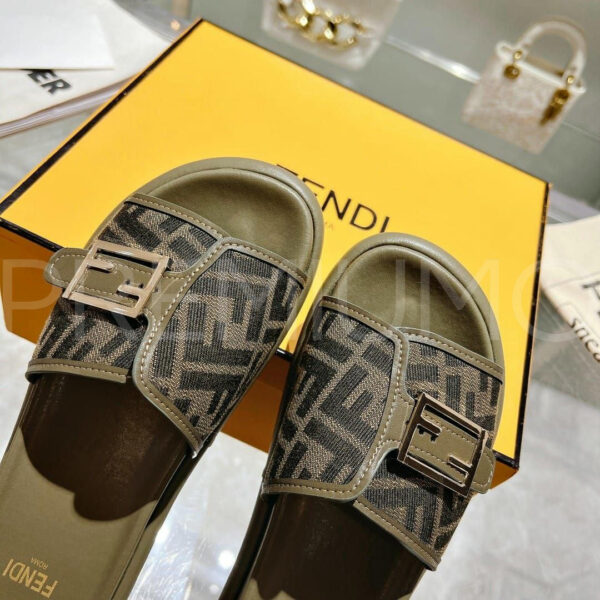 Fendi шлепанцы PR459428 8