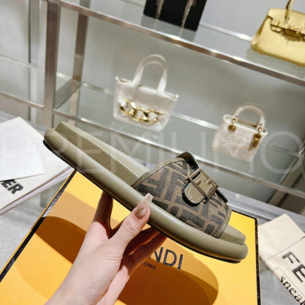 Fendi шлепанцы PR459428 6