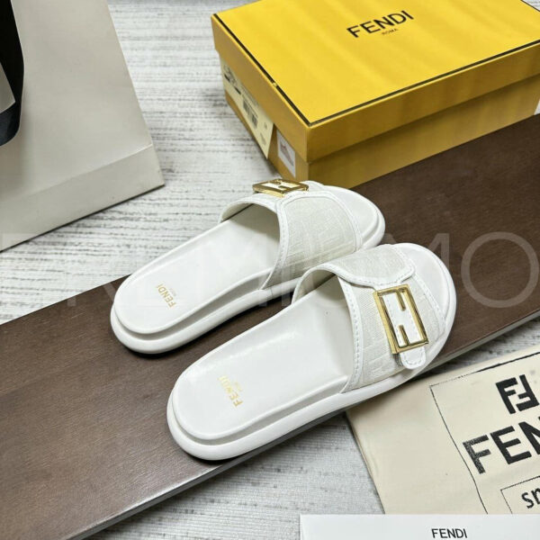 Fendi шлепанцы PR174180 4