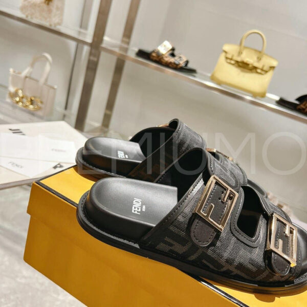 Fendi шлепанцы PR843450 5