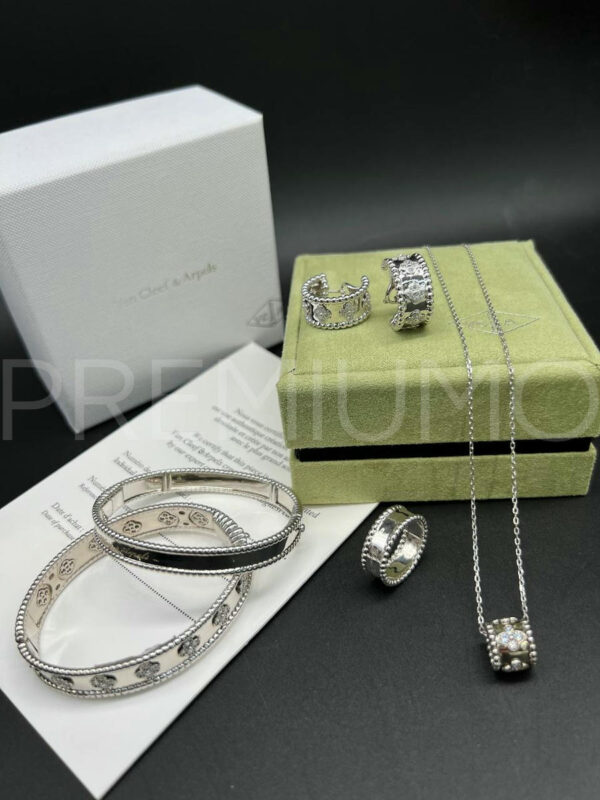 Van Cleef & Arpels кулон PR395050