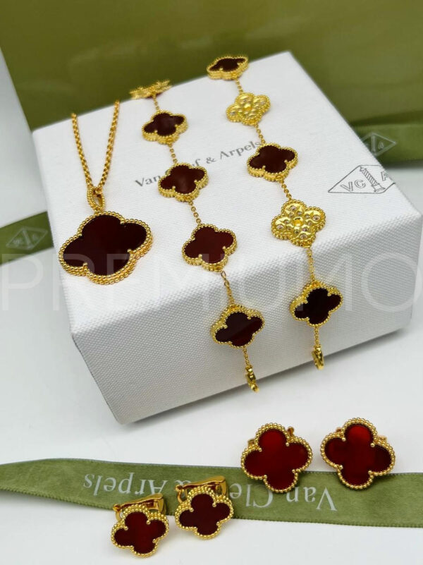 Van Cleef & Arpels браслет слева PR903090