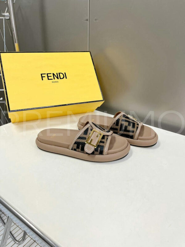 Fendi шлепанцы PR302538