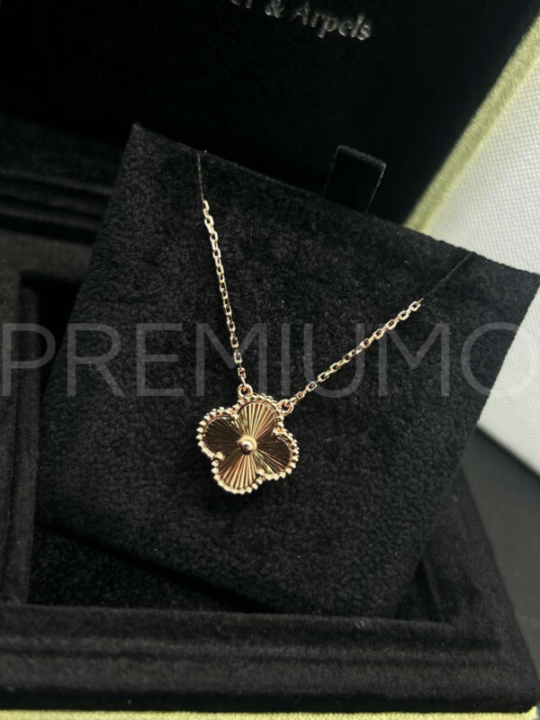 Van Cleef & Arpels подвеска PR824235