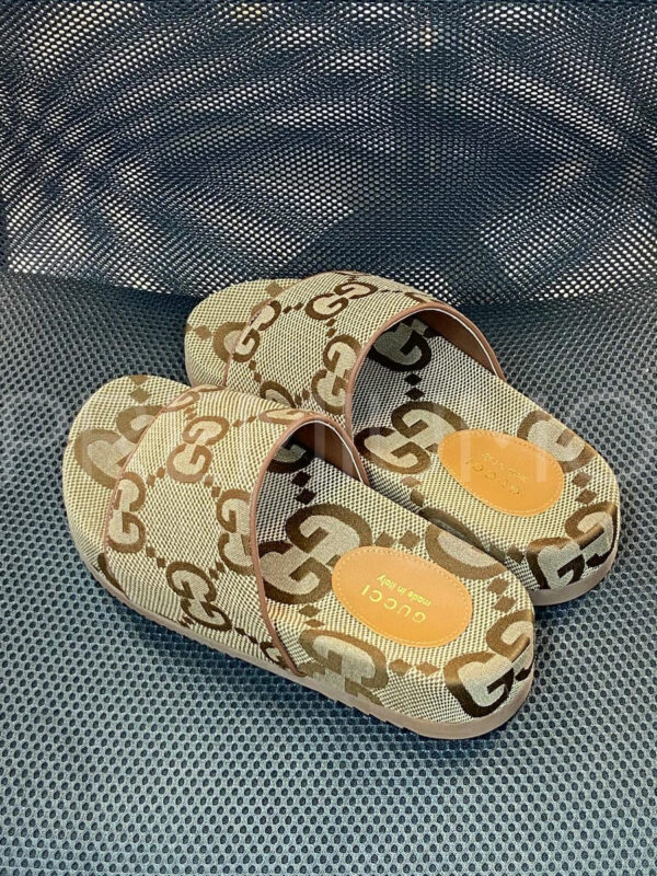 Gucci шлепанцы PR607027 3