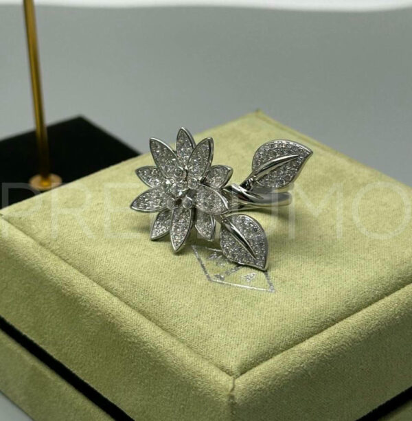 Van Cleef & Arpels кольцо PR672052