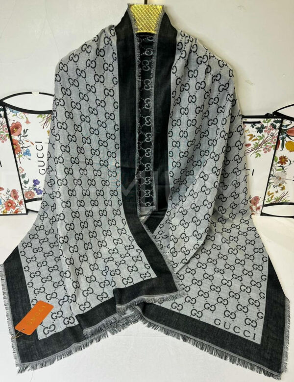 Gucci палантин PR368579