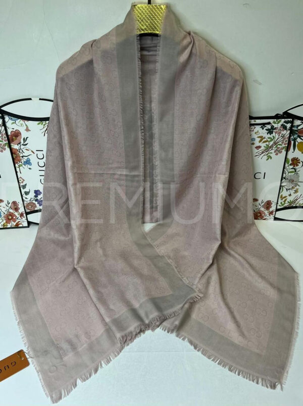 Gucci палантин PR215388