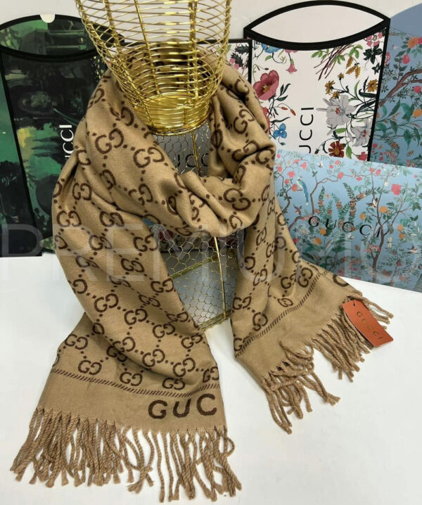 Gucci палантин PR692412 2