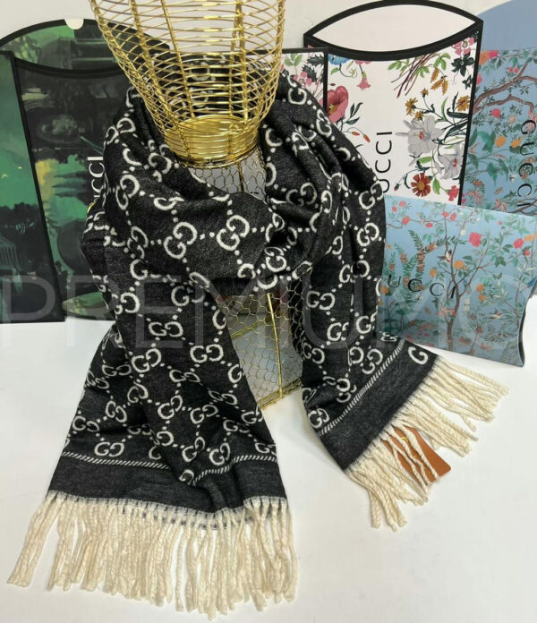 Gucci палантин PR301312 2