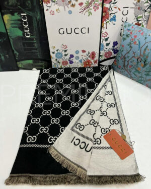 Gucci палантин PR748745