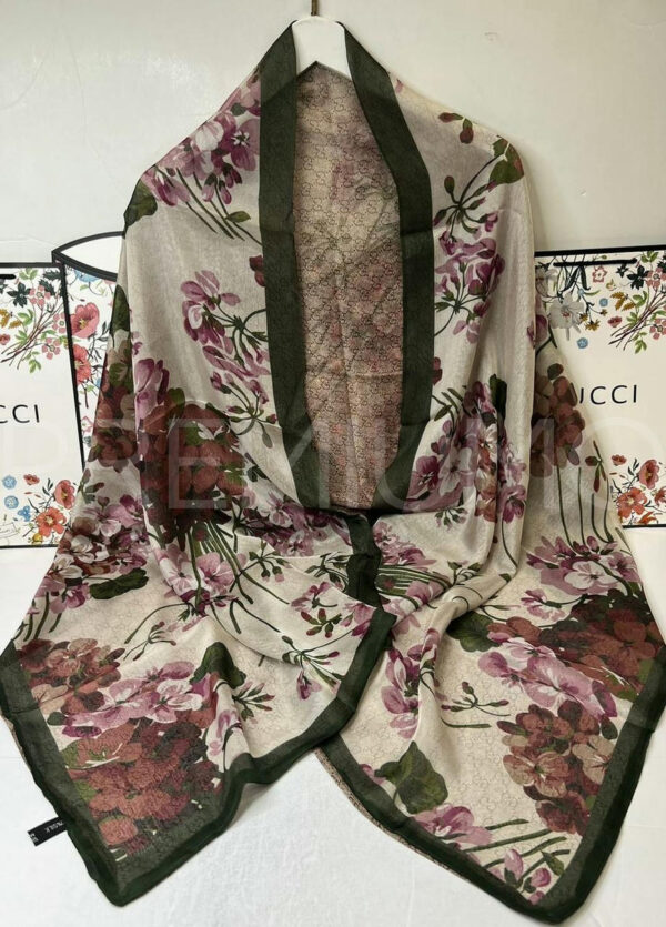 Gucci палантин PR582593
