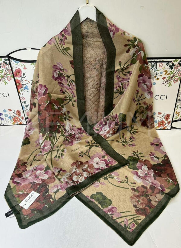 Gucci палантин PR149253