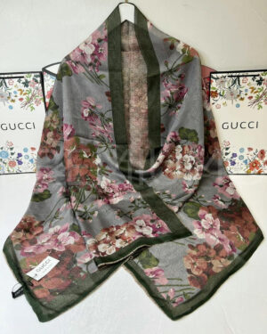 Gucci палантин PR473873