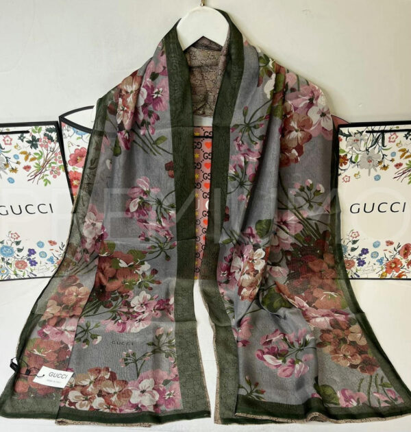Gucci палантин PR473873 3