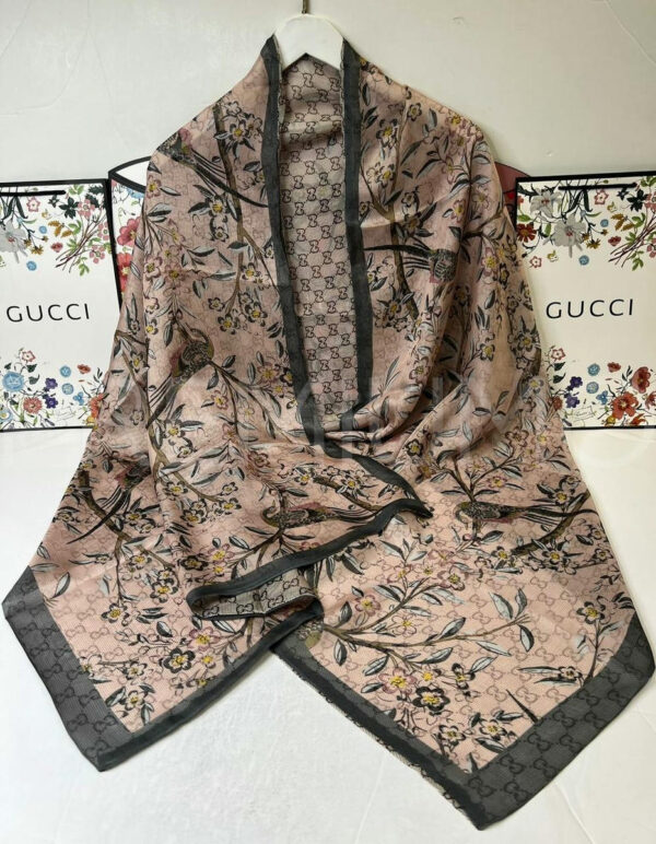 Gucci палантин PR136921