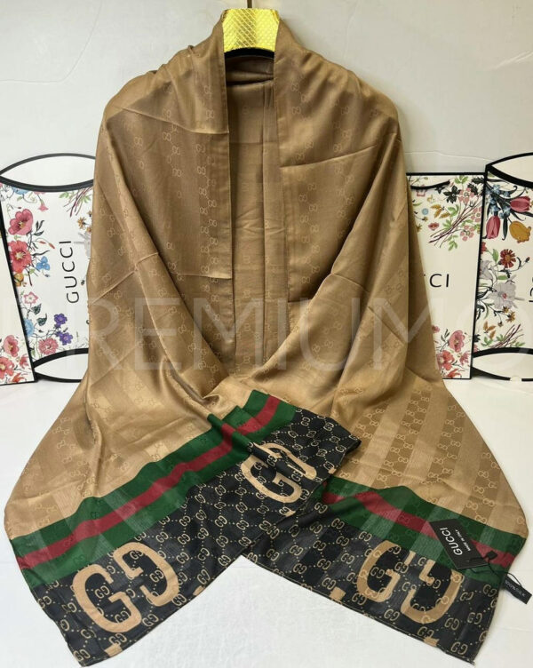 Gucci палантин PR824471 2