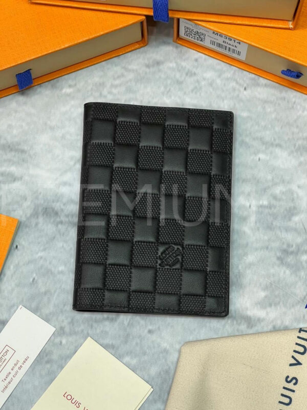 Louis Vuitton обложка на паспорт PR207123 3
