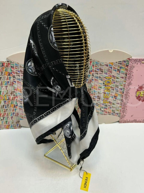 Fendi платок PR439888 2