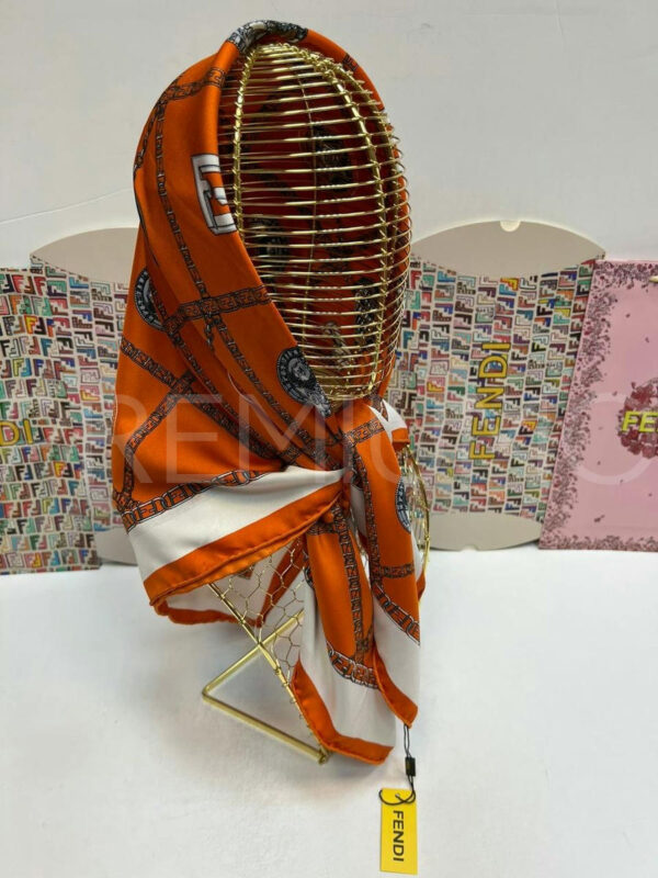 Fendi платок PR889993 3