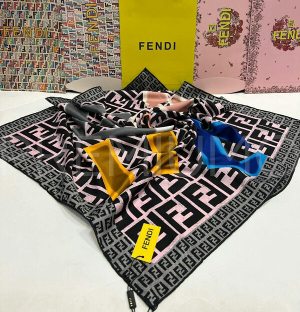 Fendi платок PR471506