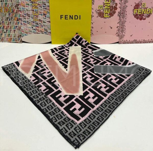Fendi платок PR471506 2