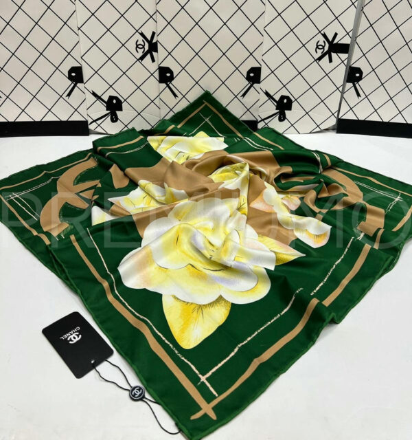 Chanel платок PR209779