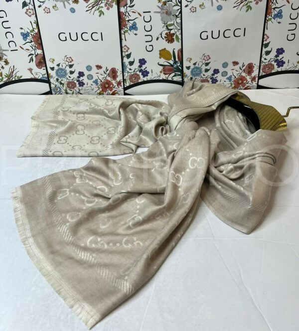 Gucci палантин PR504645