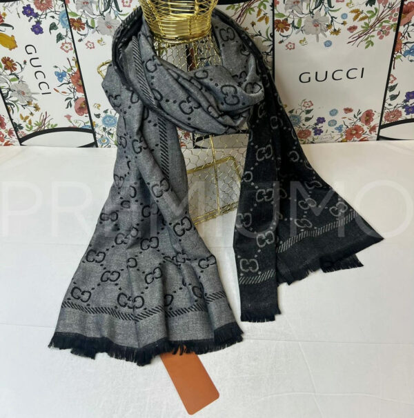 Gucci палантин PR928871 3