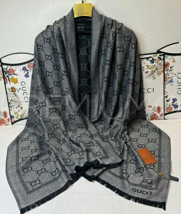 Gucci палантин PR928871 4
