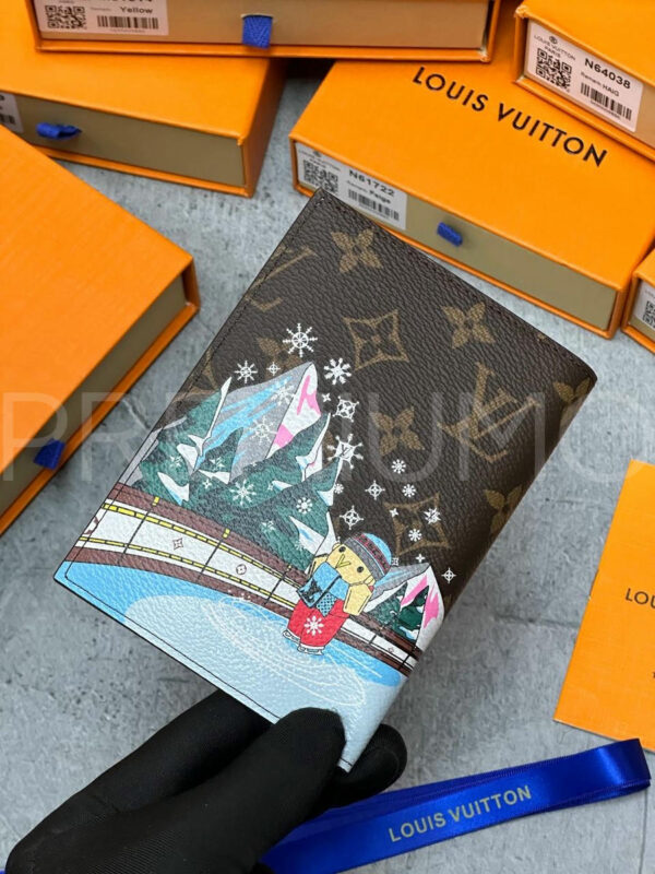Louis Vuitton обложка на паспорт PR404406 2