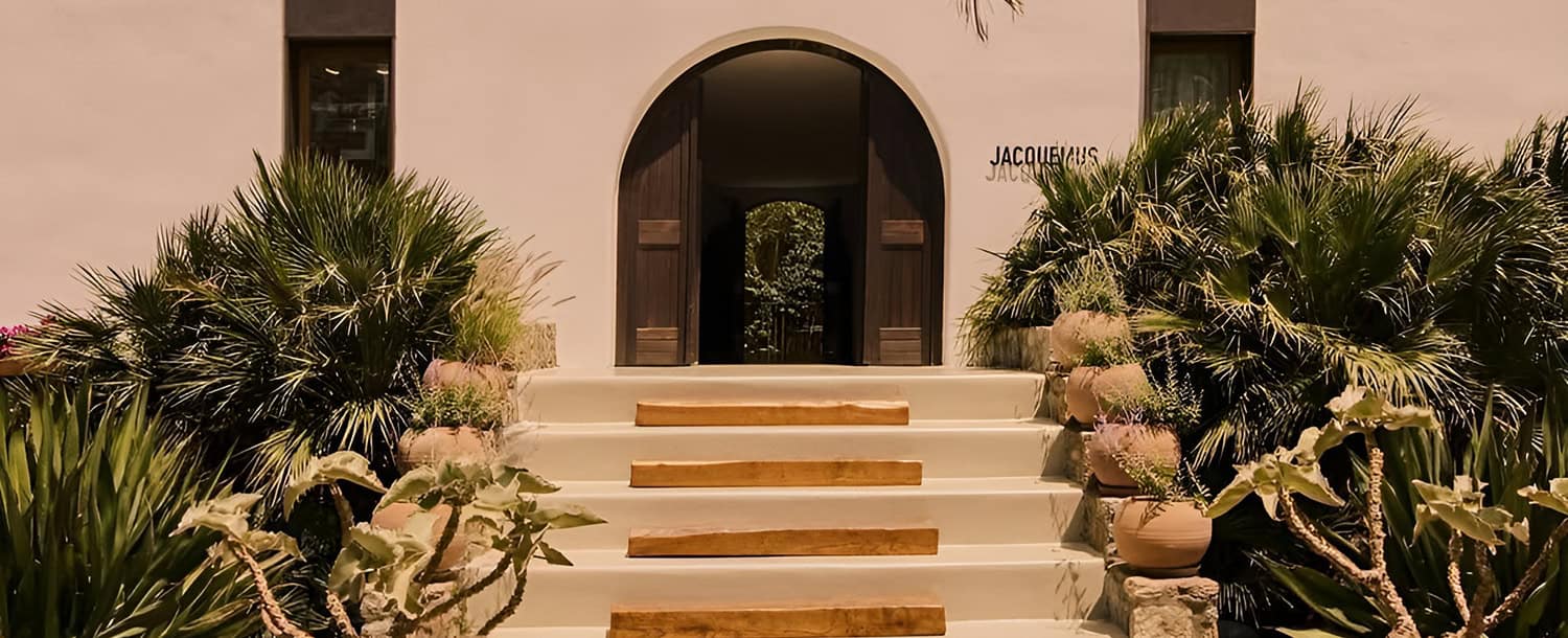 Jacquemus на Миконосе: новый бутик в сердце греческого гламура