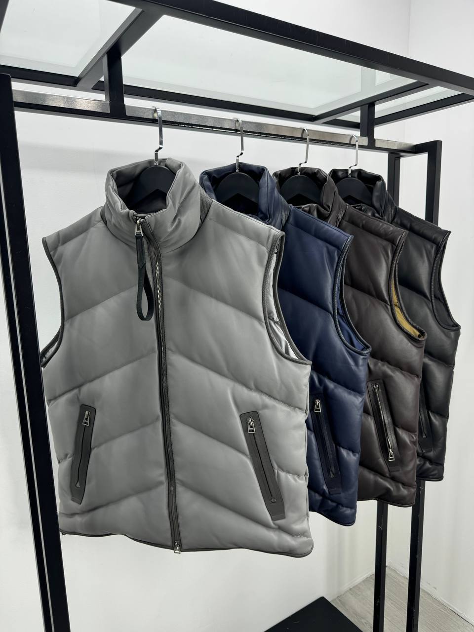 Жилет синий Tom Ford из натуральной кожи PR7747 10 Жилет синий Tom Ford из натуральной кожи PR7747 10