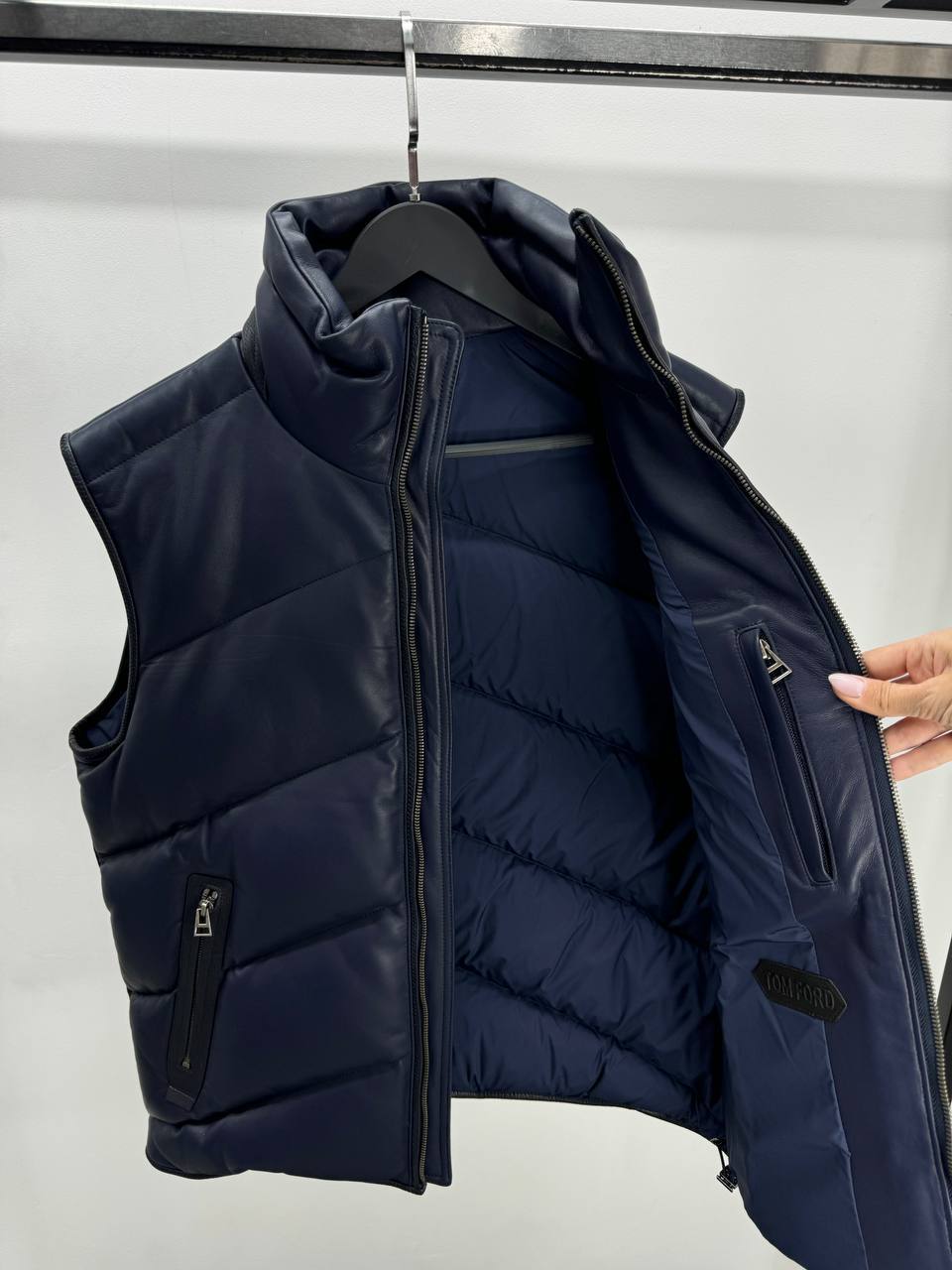 Жилет синий Tom Ford из натуральной кожи PR7747 3 Жилет синий Tom Ford из натуральной кожи PR7747 3