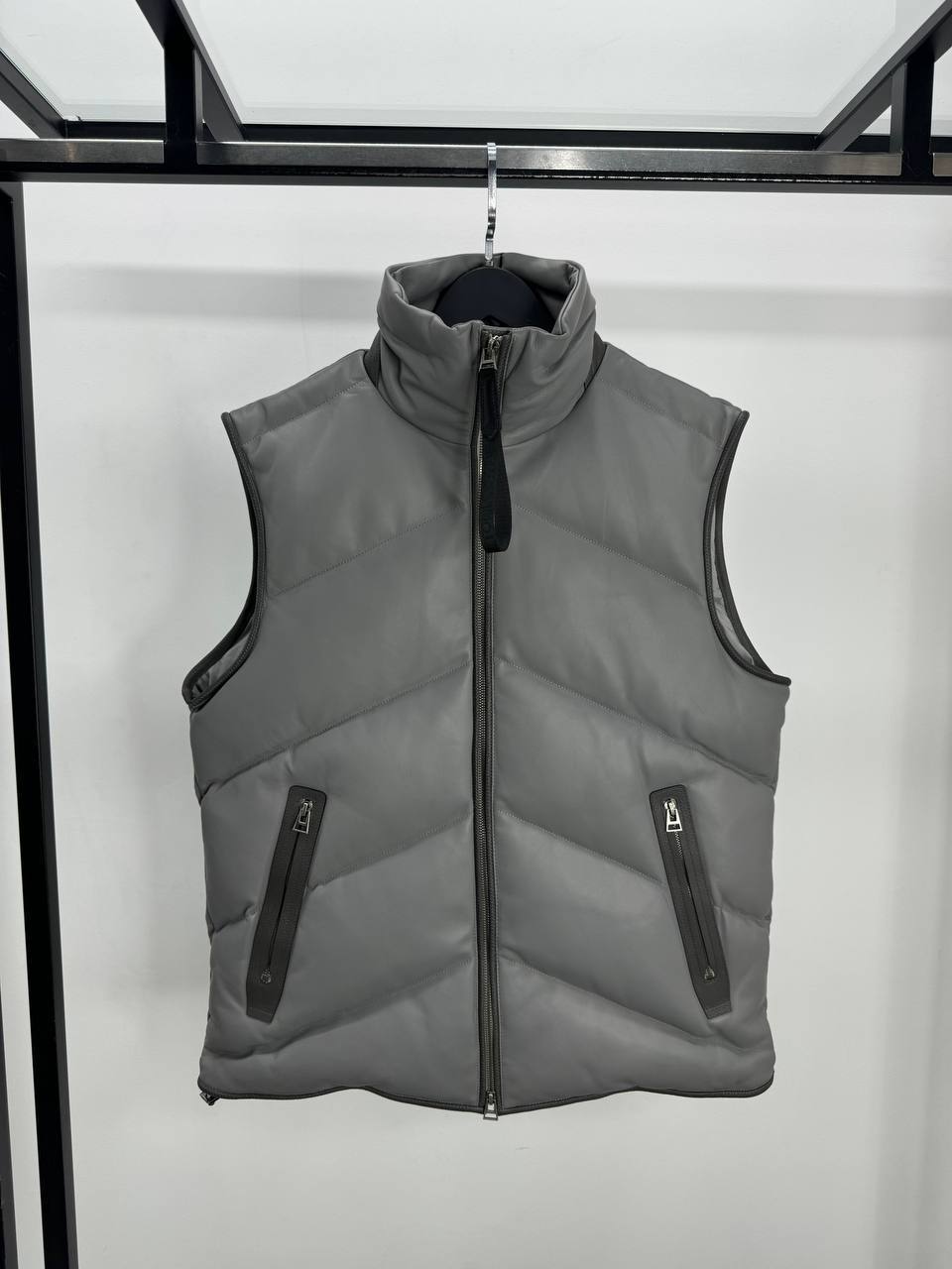 Жилет синий Tom Ford из натуральной кожи PR7747 7 Жилет синий Tom Ford из натуральной кожи PR7747 7